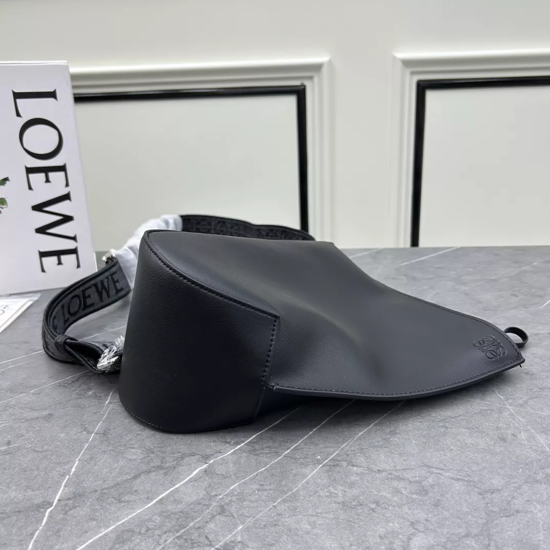 LOEWE AAA Quality Messenger Bags For Unisex Practical 3918