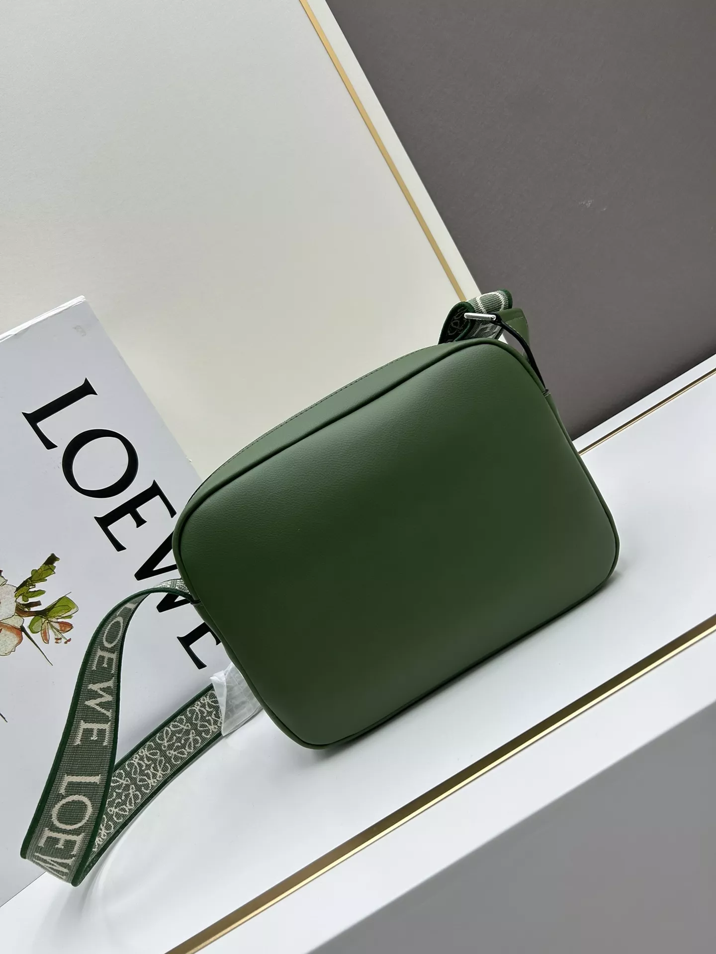 LOEWE AAA Quality Messenger Bags For Unisex Resilient 9744