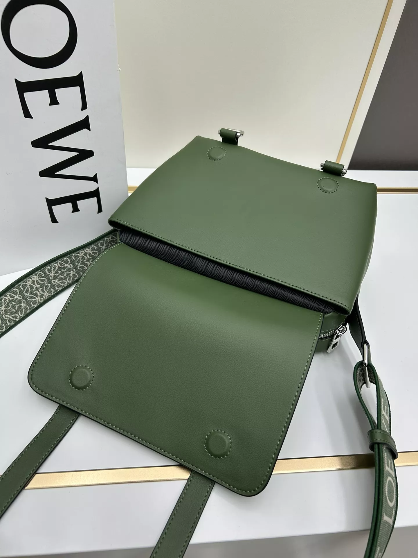LOEWE AAA Quality Messenger Bags For Unisex Resilient 9744