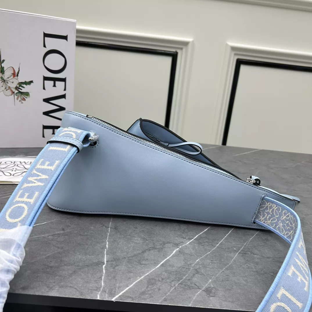 LOEWE AAA Quality Messenger Bags For Unisex SmartChoice 559