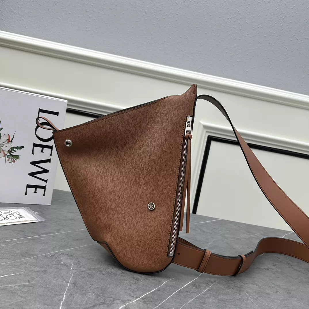 LOEWE AAA Quality Messenger Bags For Unisex SportInspired 6956