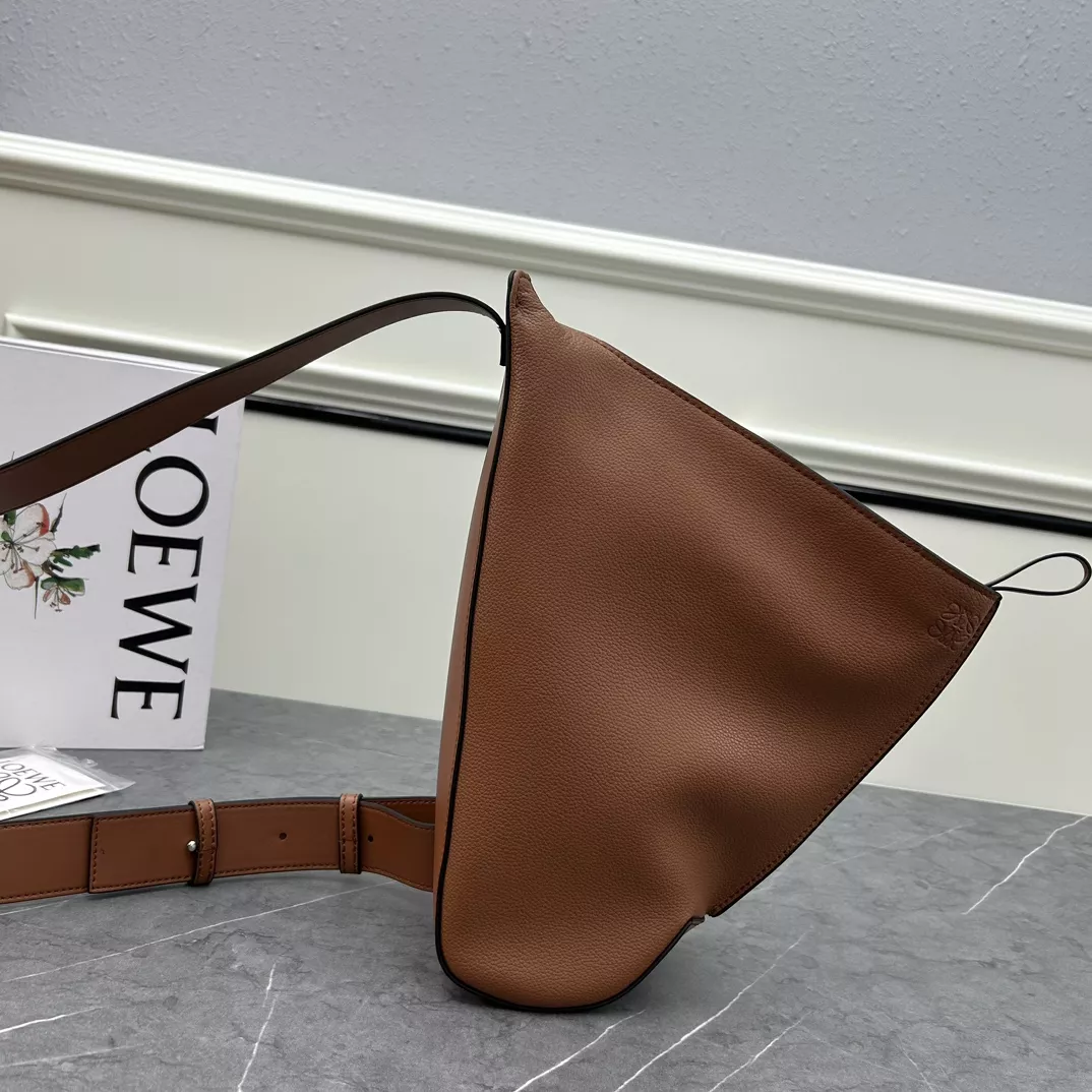 LOEWE AAA Quality Messenger Bags For Unisex SportInspired 6956