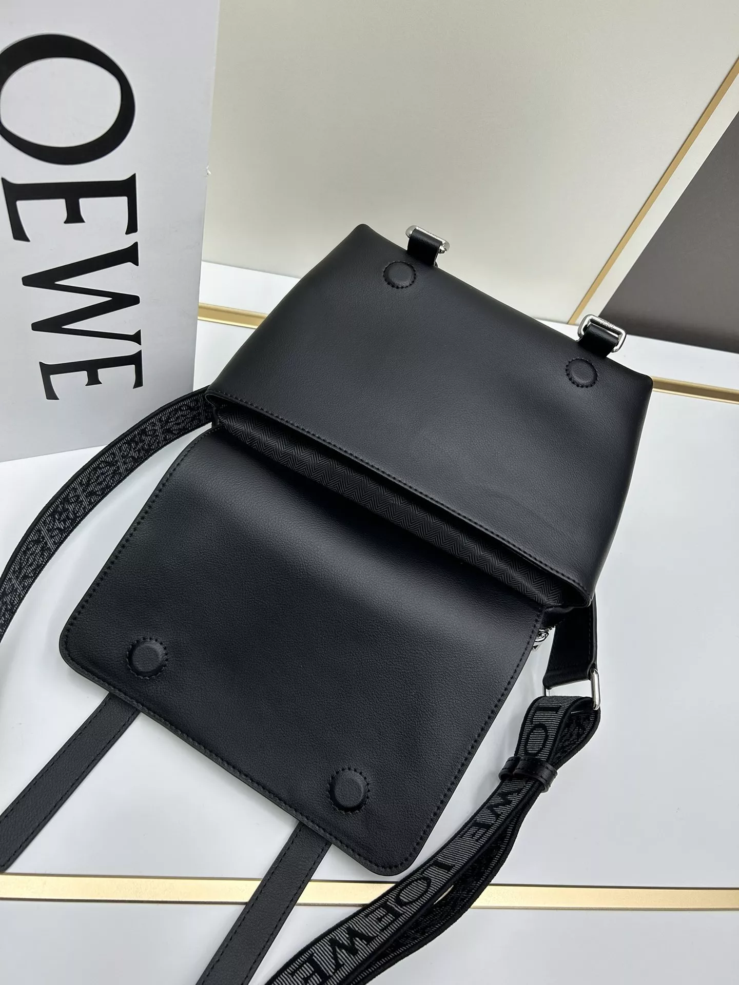 LOEWE AAA Quality Messenger Bags For Unisex TopPick 3079