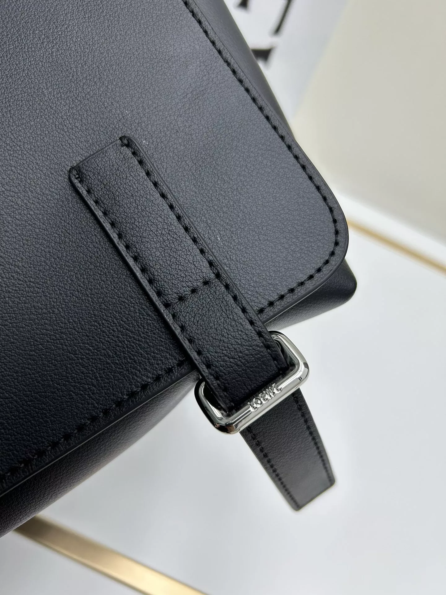 LOEWE AAA Quality Messenger Bags For Unisex TopPick 3079