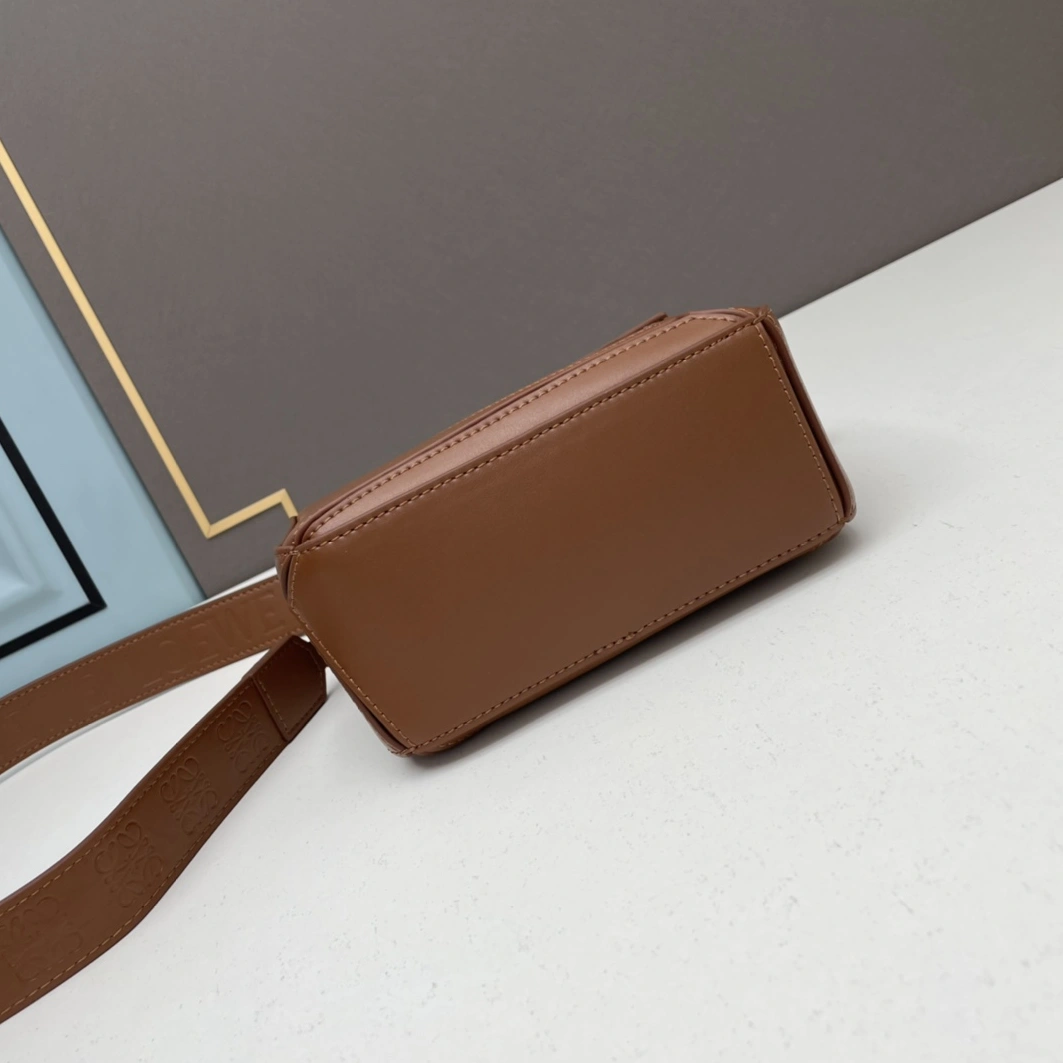 LOEWE AAA Quality Messenger Bags For Women Affordable 1805