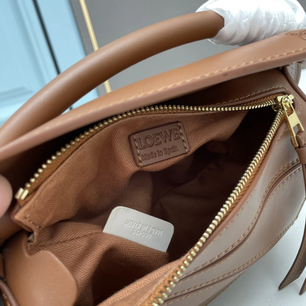 LOEWE AAA Quality Messenger Bags For Women Affordable 1805