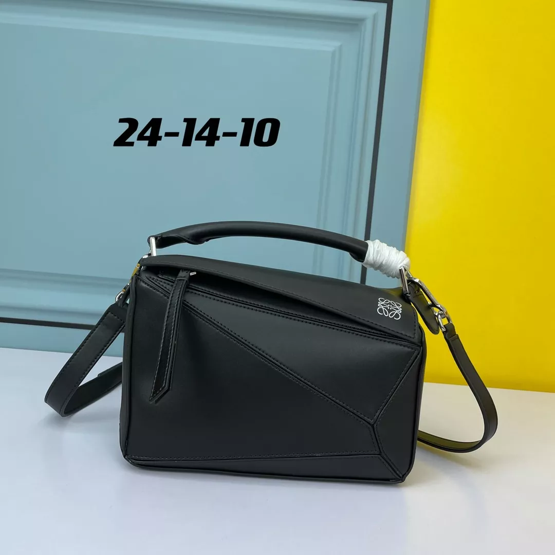 LOEWE AAA Quality Messenger Bags For Women Affordable 2729