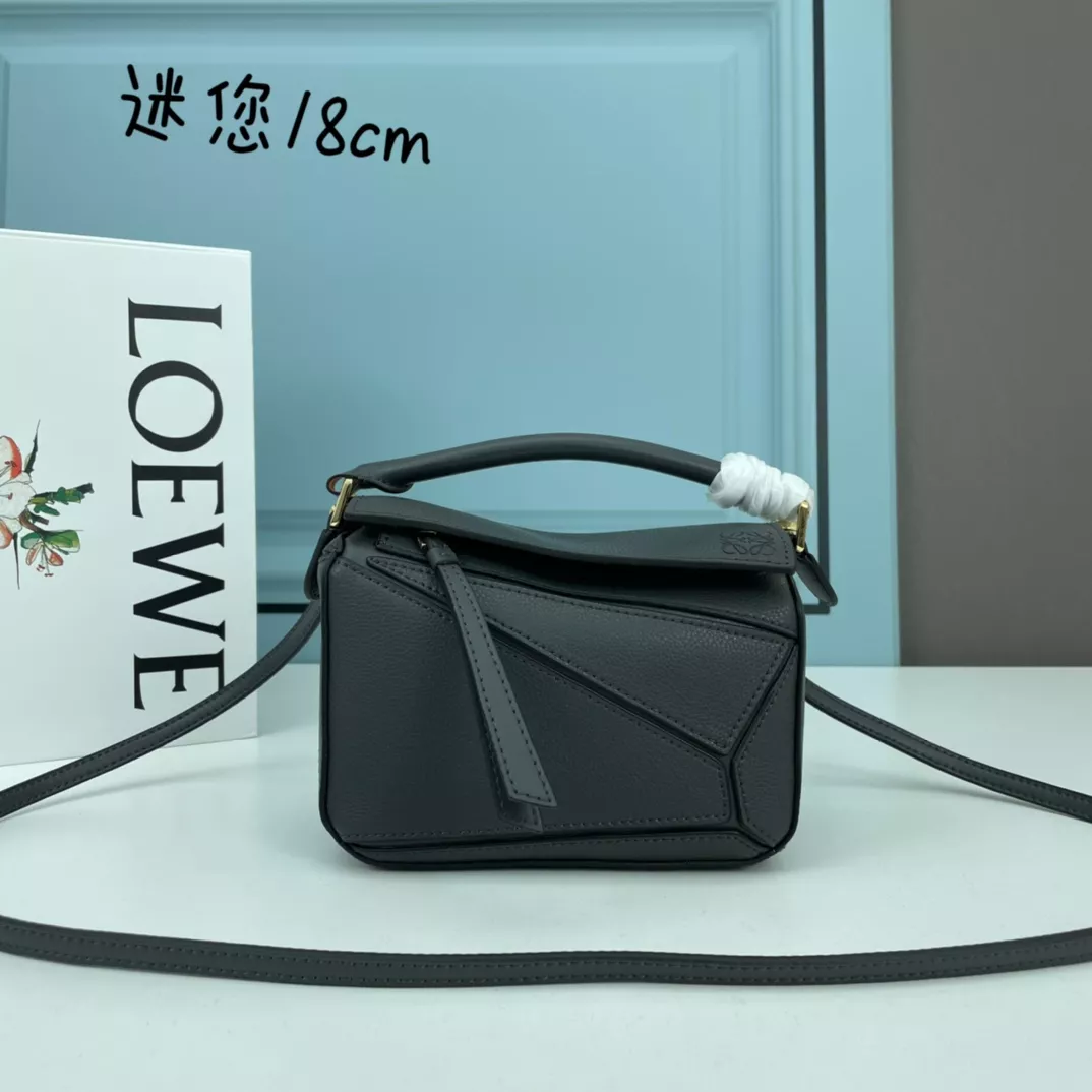 LOEWE AAA Quality Messenger Bags For Women Bold 6412
