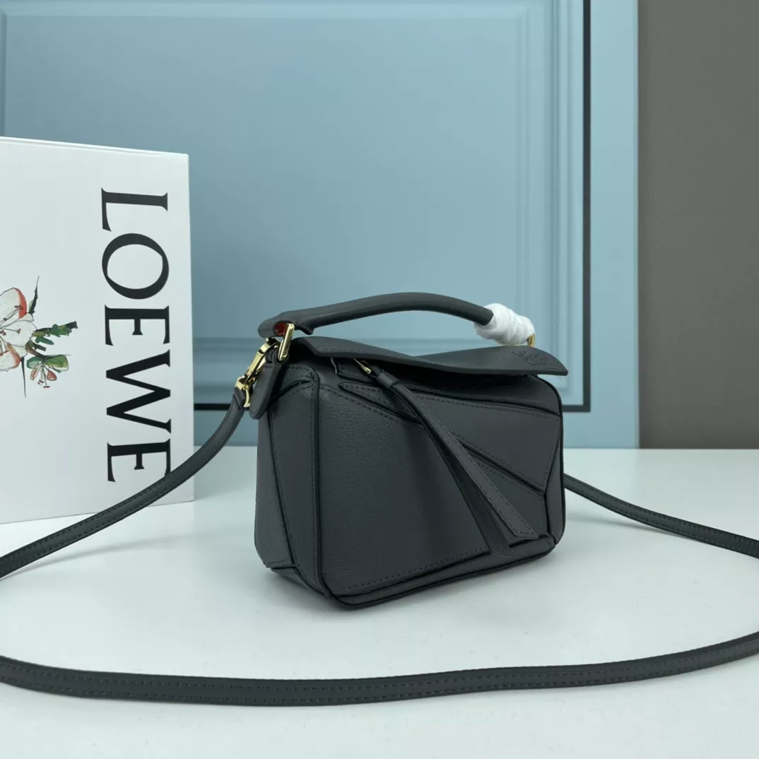LOEWE AAA Quality Messenger Bags For Women Bold 6412