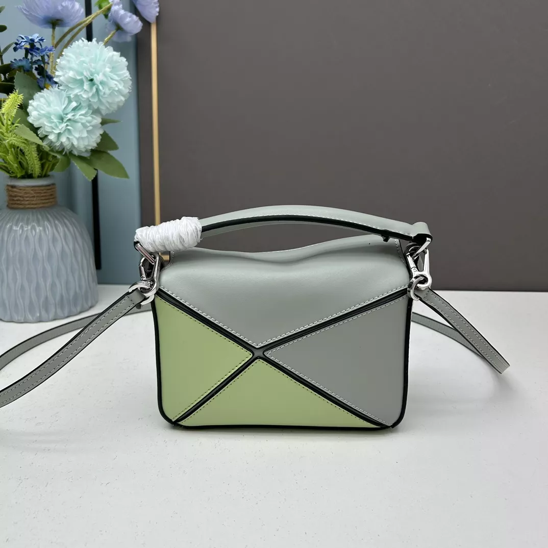 LOEWE AAA Quality Messenger Bags For Women Breathable 3698