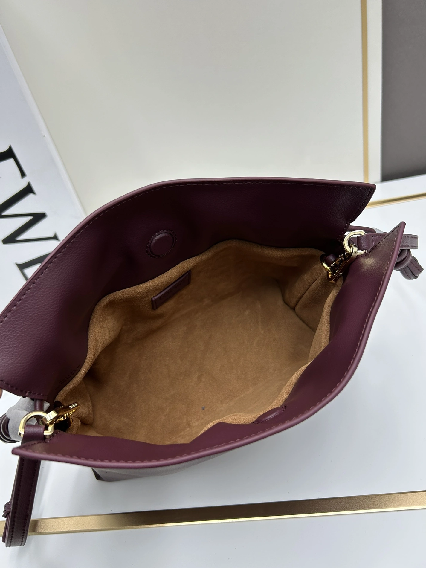 LOEWE AAA Quality Messenger Bags For Women Breathable 5649