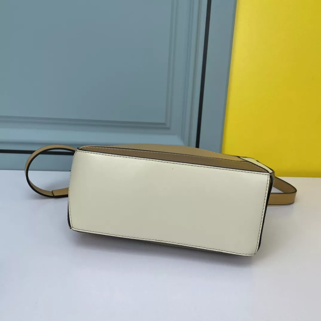 LOEWE AAA Quality Messenger Bags For Women Breathable 6578