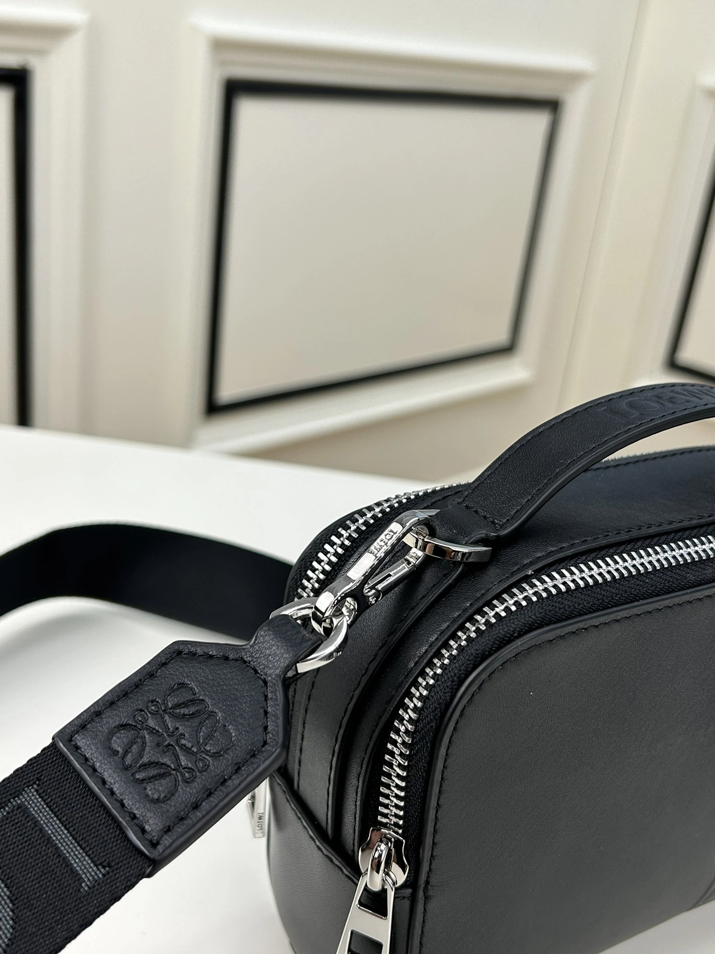 LOEWE AAA Quality Messenger Bags For Women Comfortable 1553
