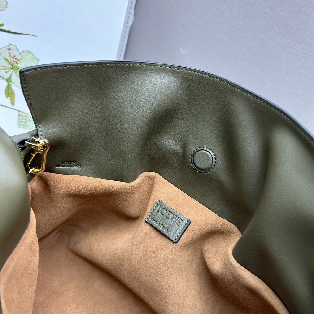 LOEWE AAA Quality Messenger Bags For Women Comfortable 2530