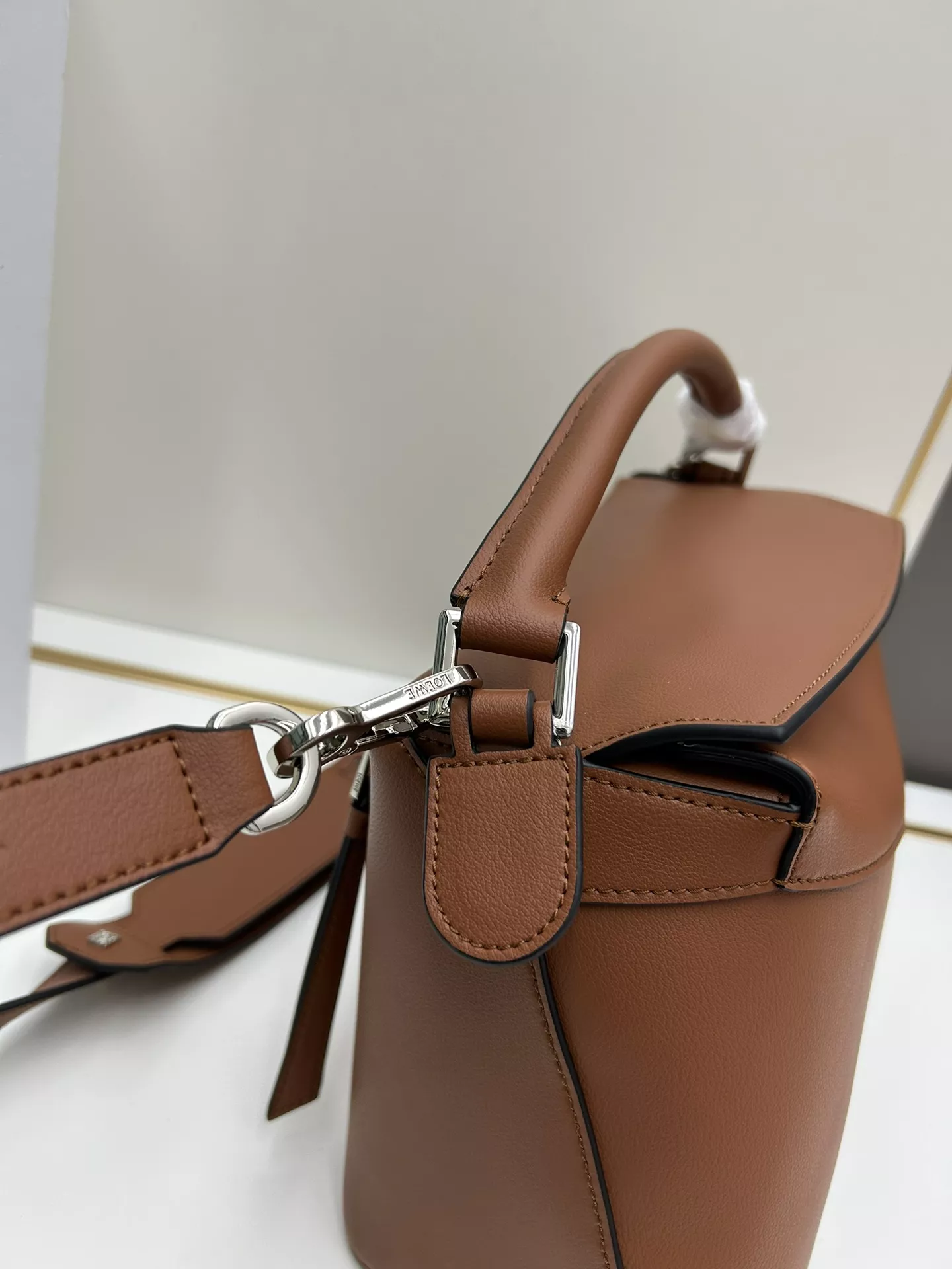 LOEWE AAA Quality Messenger Bags For Women Compact 2738