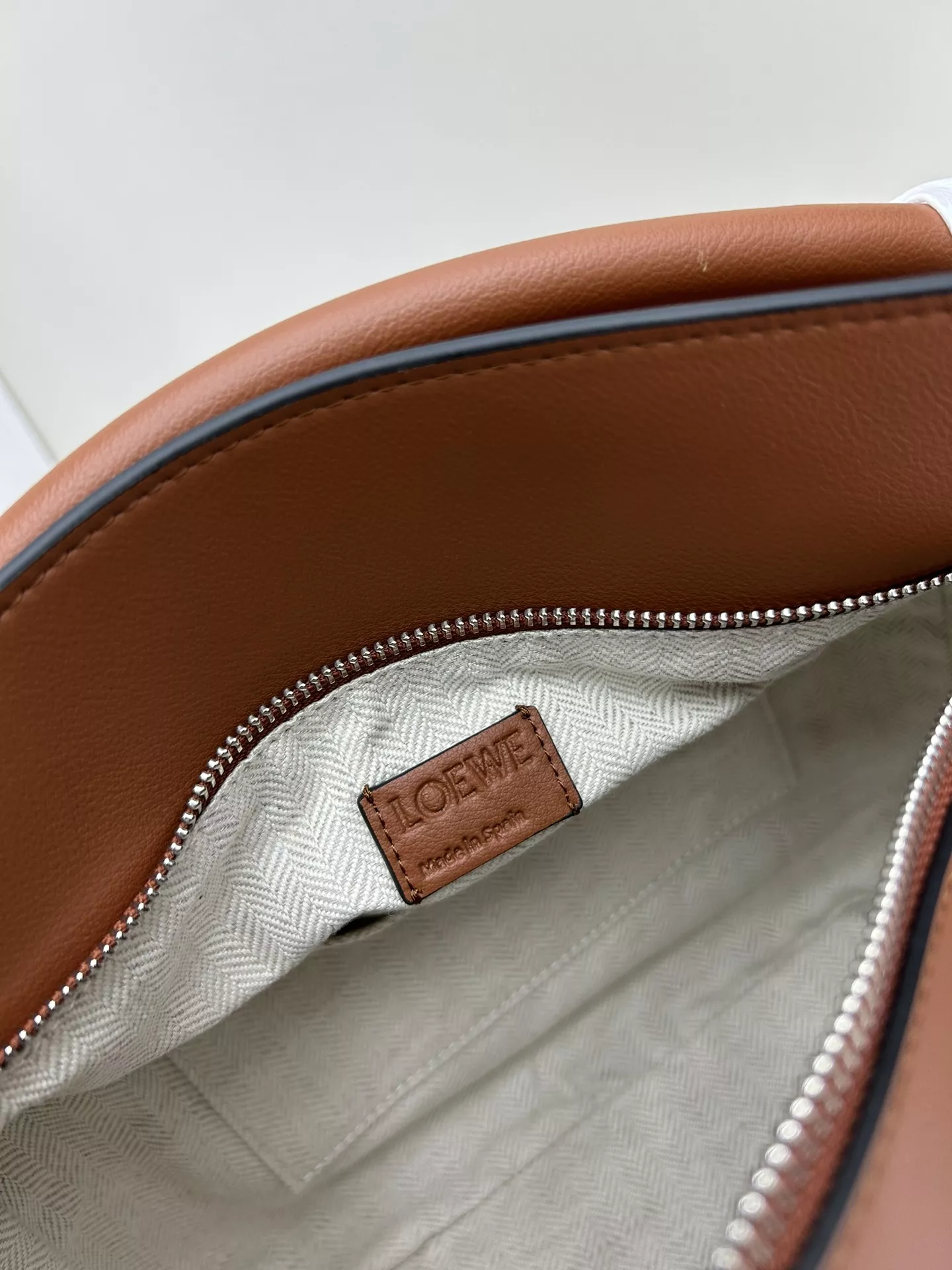 LOEWE AAA Quality Messenger Bags For Women Compact 2738