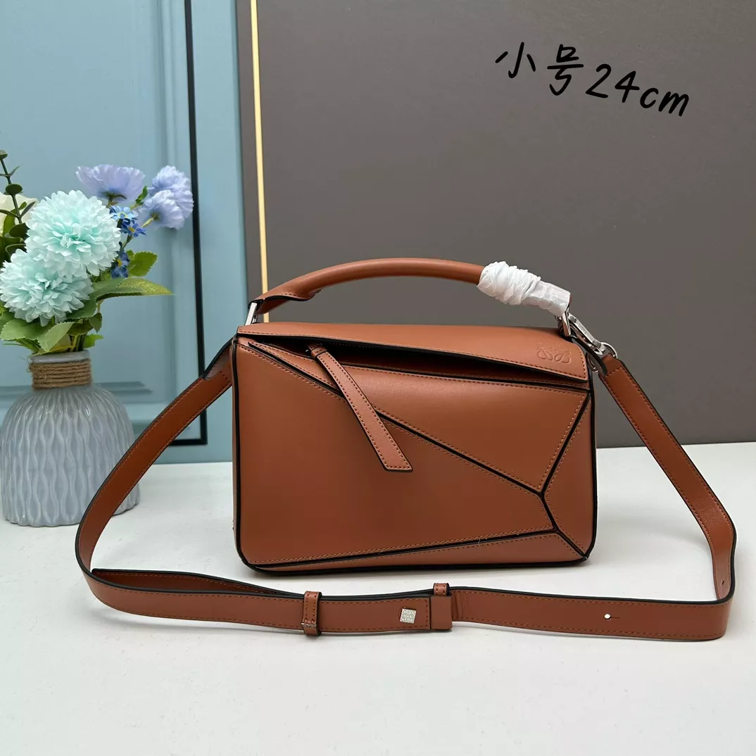LOEWE AAA Quality Messenger Bags For Women Cozy 7519