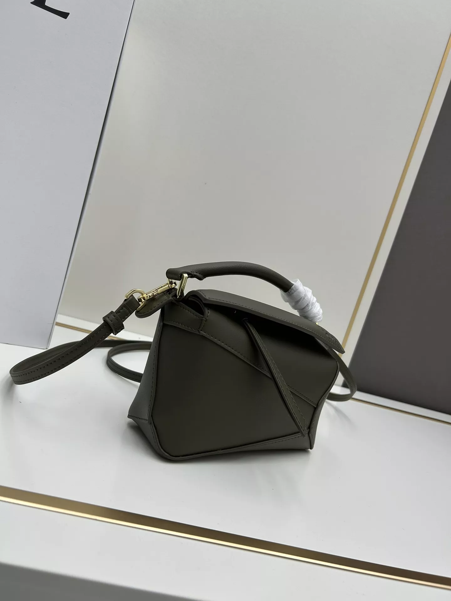 LOEWE AAA Quality Messenger Bags For Women DailyWear 8282