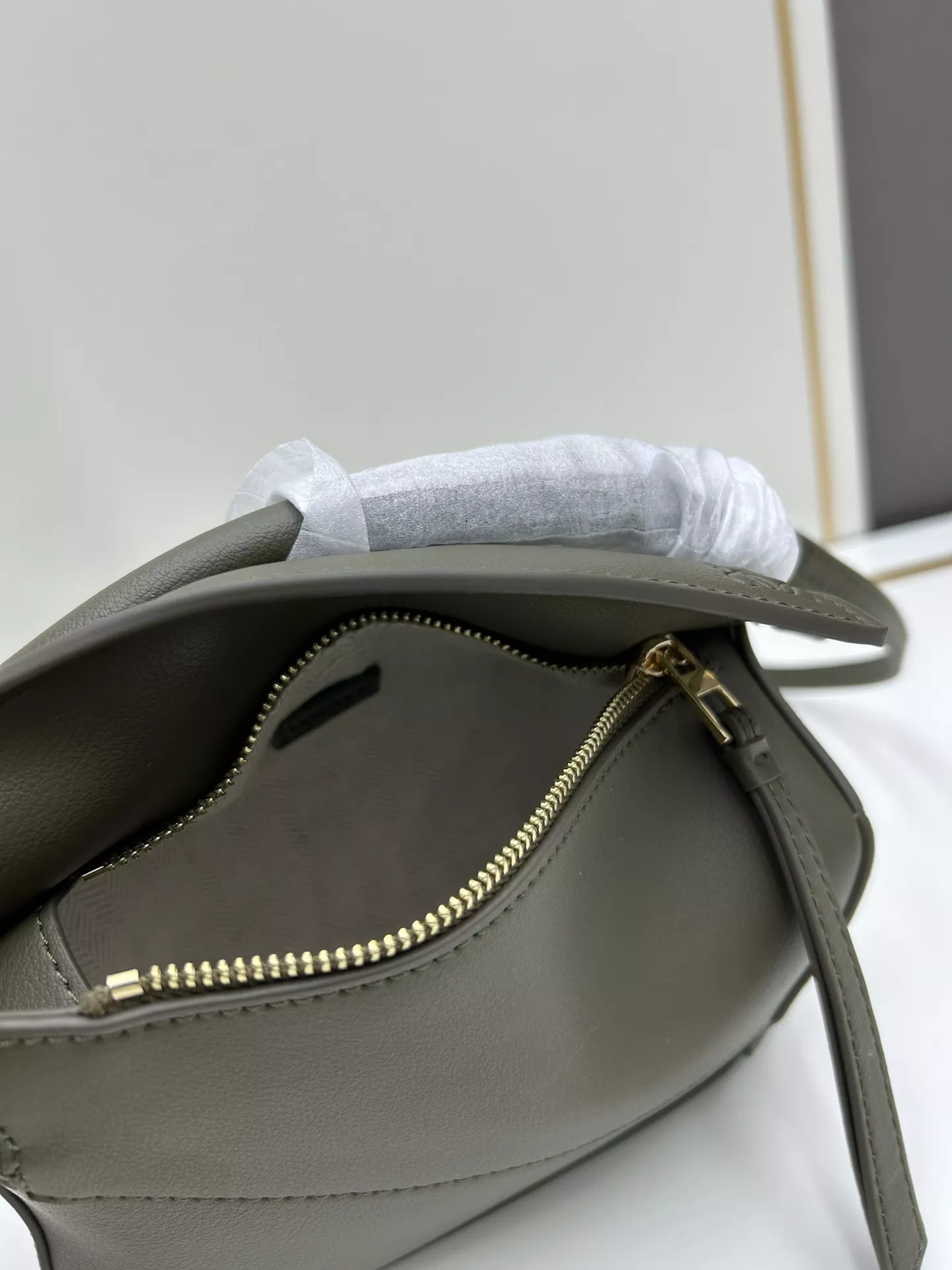 LOEWE AAA Quality Messenger Bags For Women DailyWear 8282