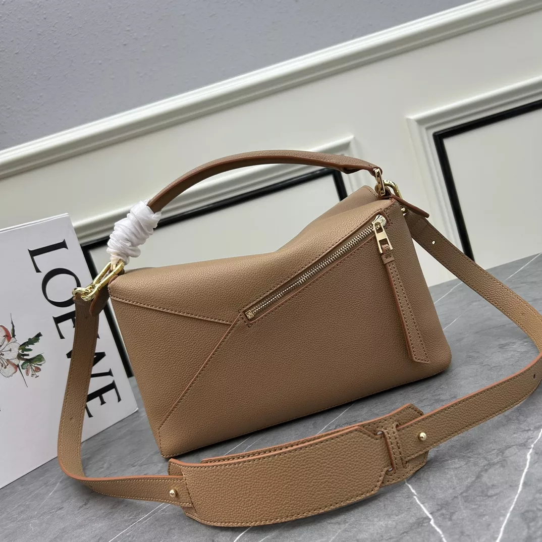 LOEWE AAA Quality Messenger Bags For Women Durable 1994