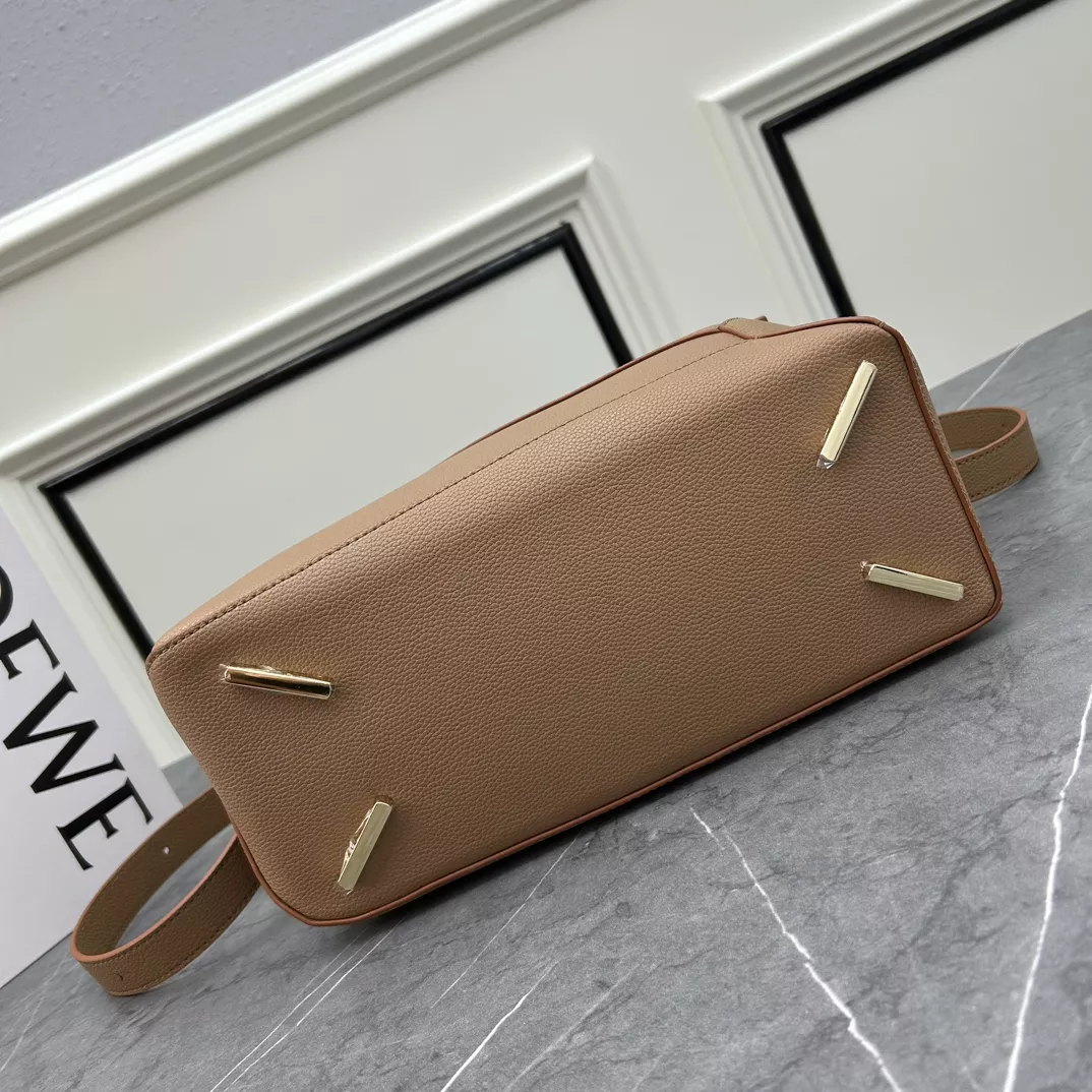 LOEWE AAA Quality Messenger Bags For Women Durable 1994