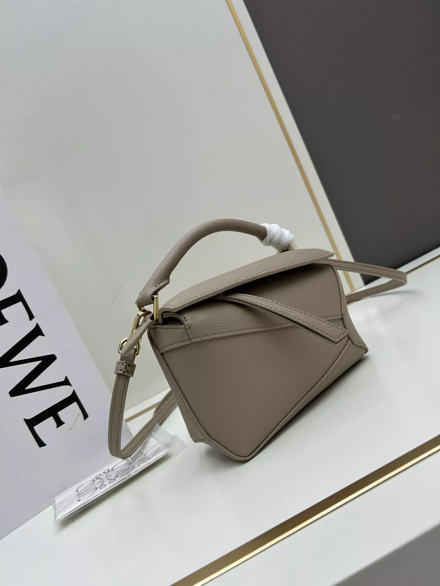 LOEWE AAA Quality Messenger Bags For Women Efficient 6339
