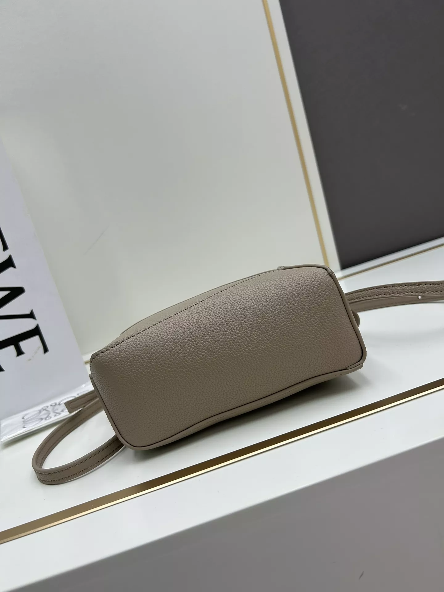 LOEWE AAA Quality Messenger Bags For Women Efficient 6339