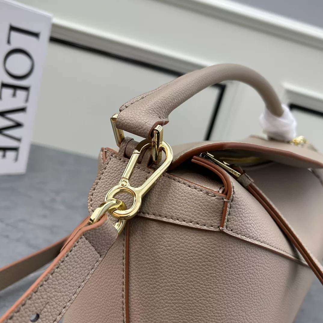 LOEWE AAA Quality Messenger Bags For Women Elegant 1546
