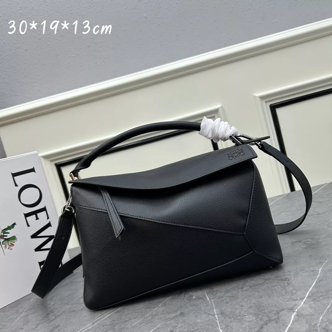 LOEWE AAA Quality Messenger Bags For Women Elegant 5326