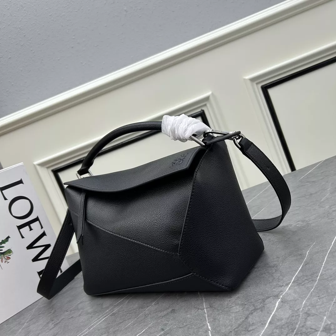 LOEWE AAA Quality Messenger Bags For Women Elegant 5326