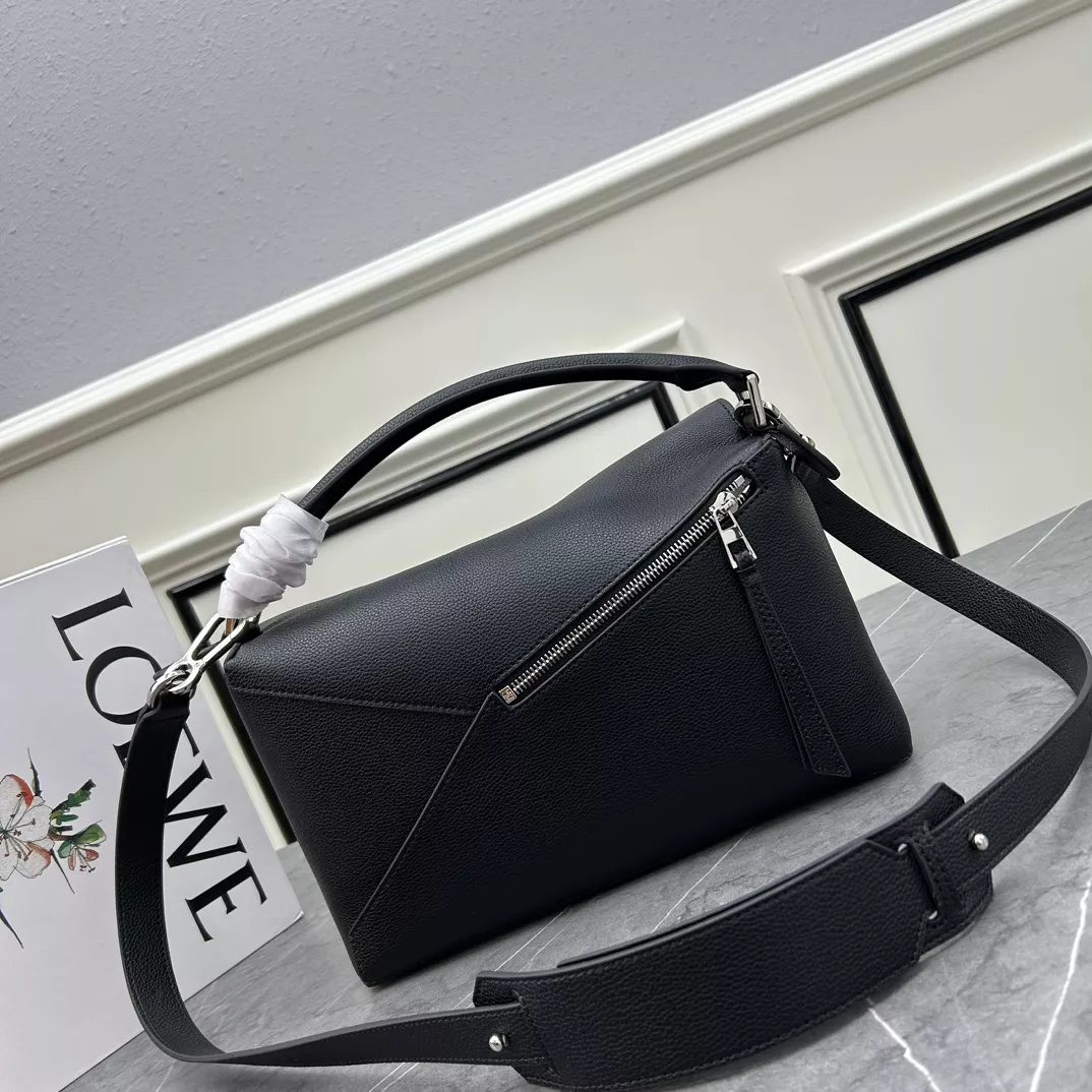 LOEWE AAA Quality Messenger Bags For Women Elegant 5326