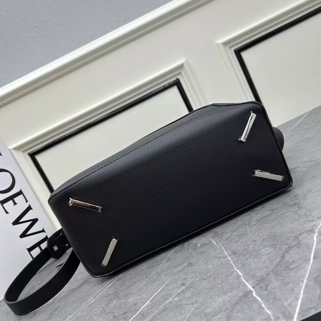 LOEWE AAA Quality Messenger Bags For Women Elegant 5326