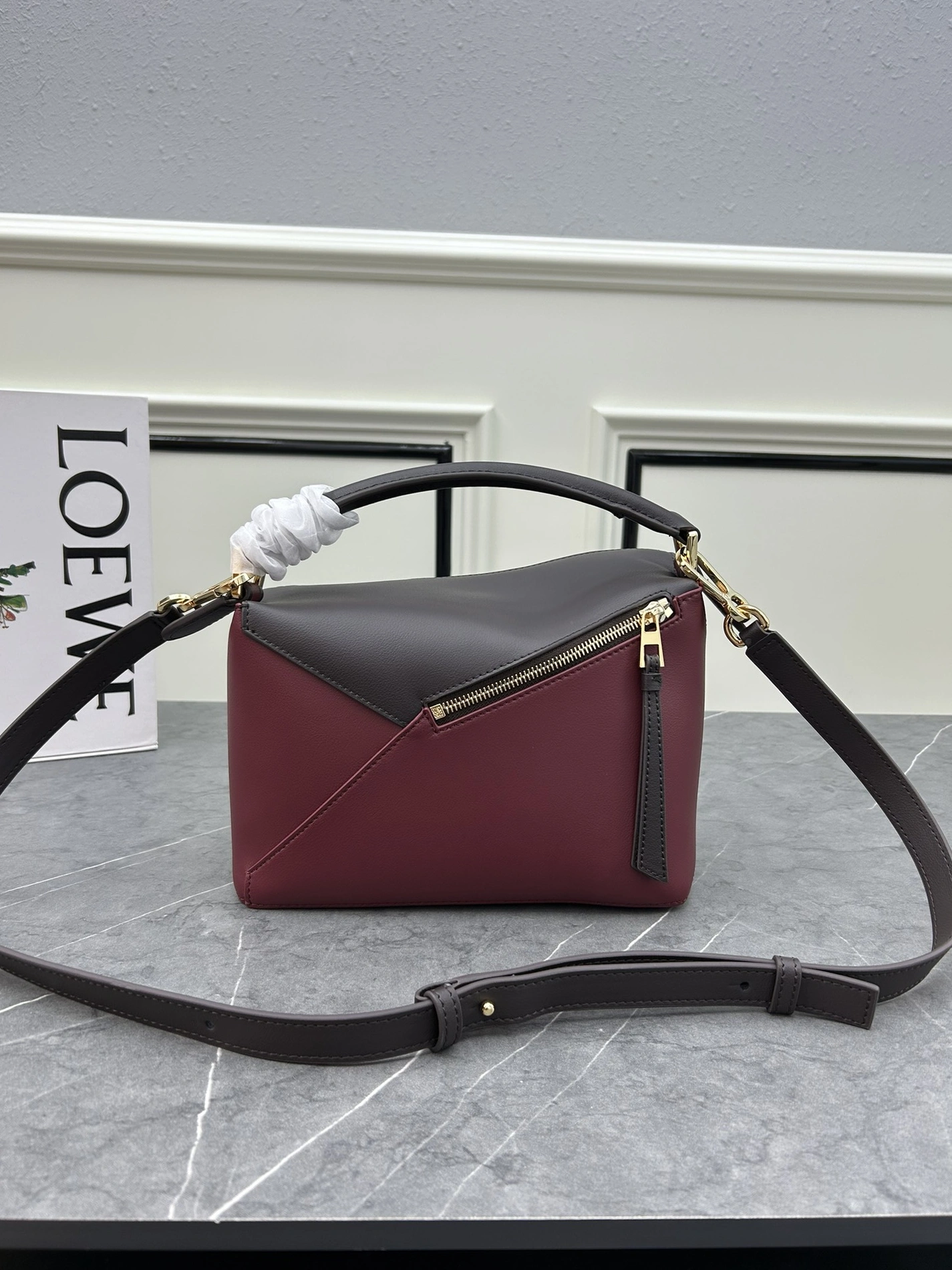 LOEWE AAA Quality Messenger Bags For Women EyeCatching 2374