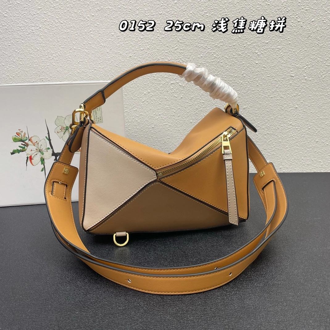 LOEWE AAA Quality Messenger Bags For Women EyeCatching 6748