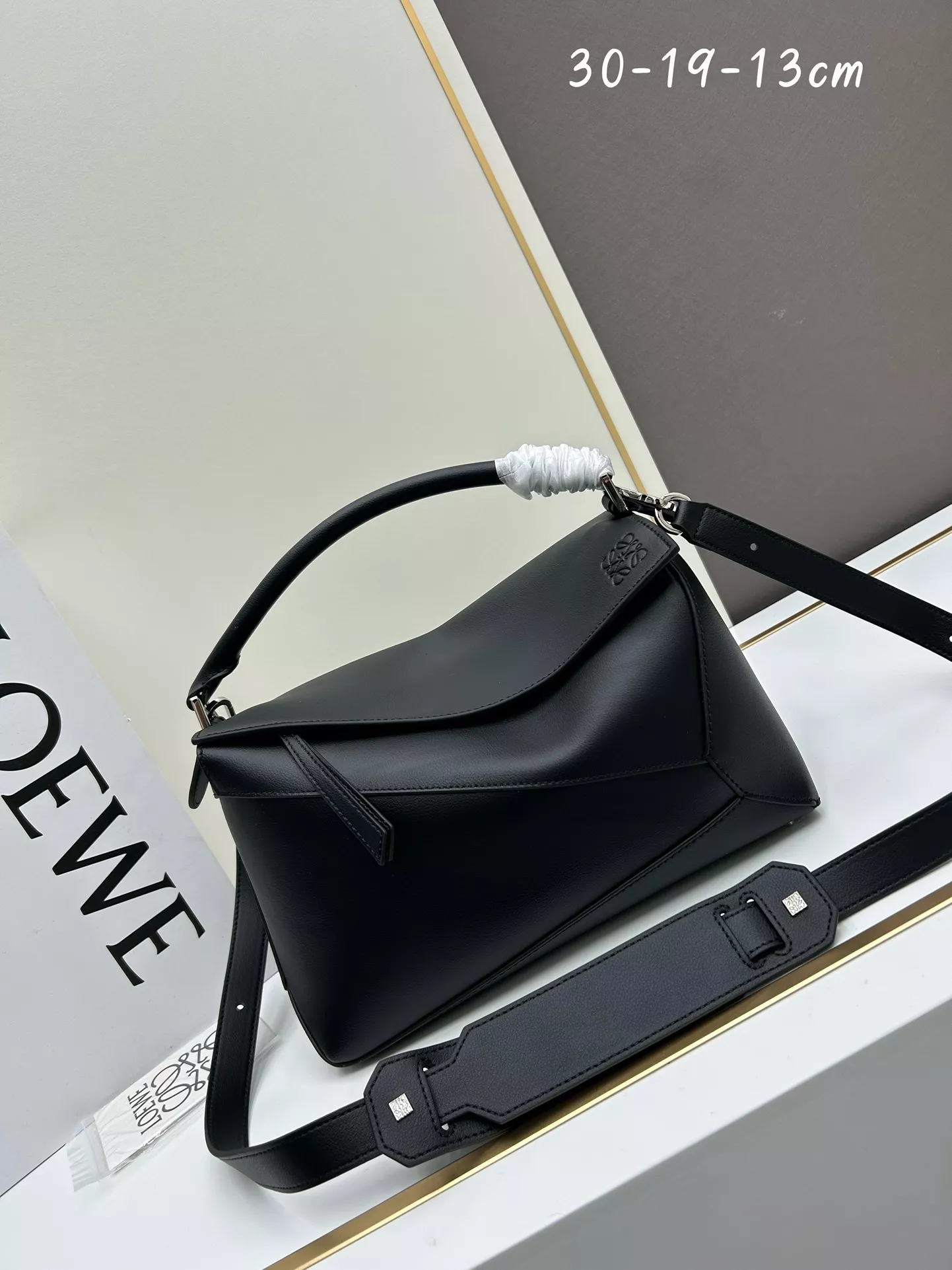 LOEWE AAA Quality Messenger Bags For Women Fashionable 1712