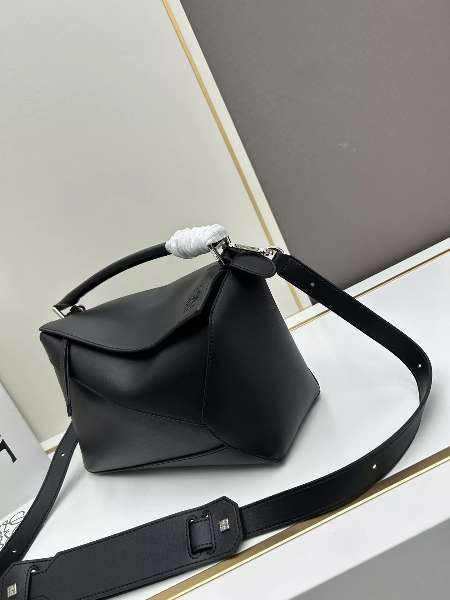 LOEWE AAA Quality Messenger Bags For Women Fashionable 1712