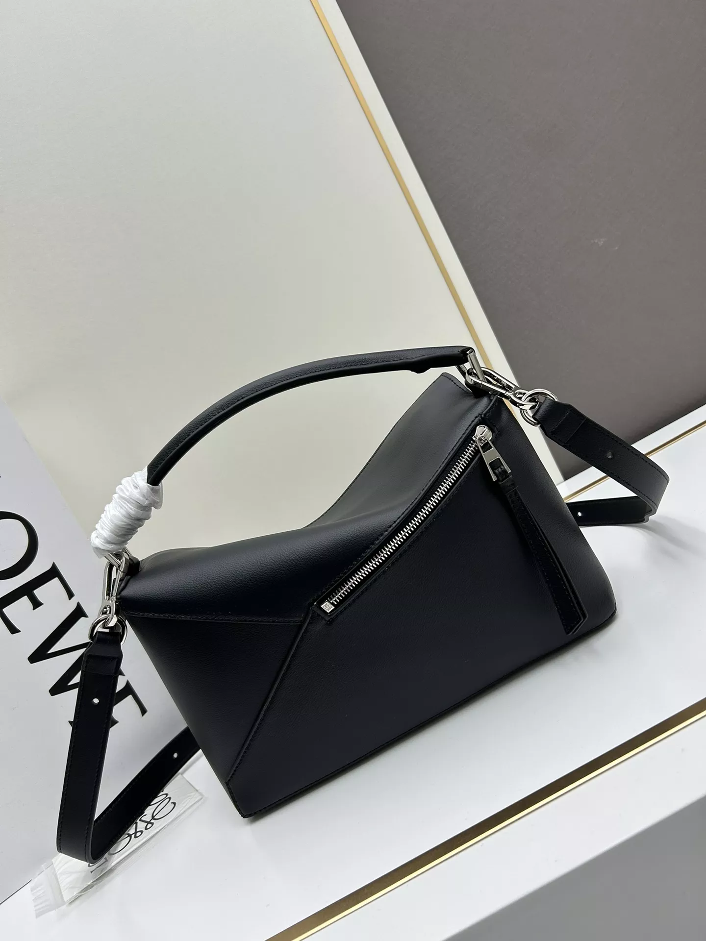 LOEWE AAA Quality Messenger Bags For Women Fashionable 1712