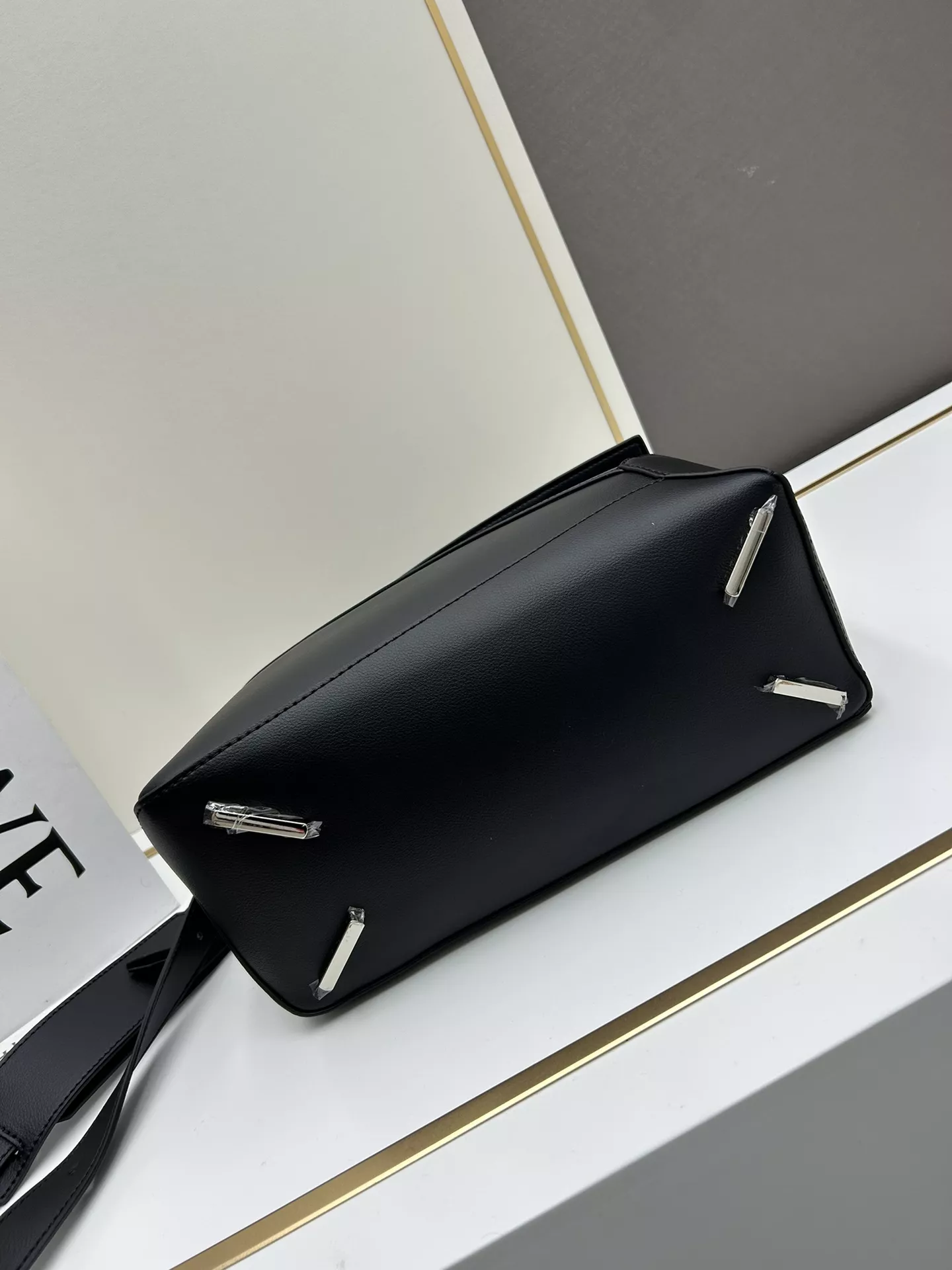LOEWE AAA Quality Messenger Bags For Women Fashionable 1712