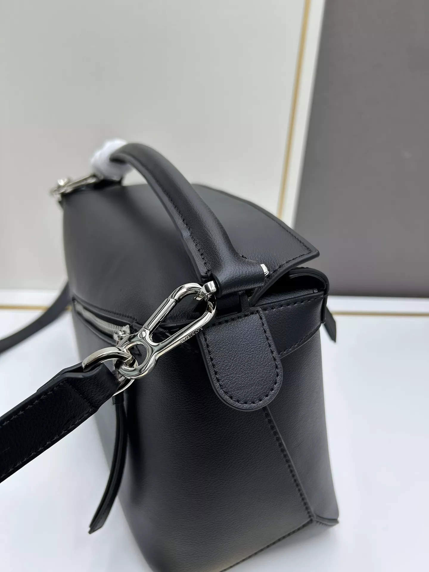 LOEWE AAA Quality Messenger Bags For Women Fashionable 1712