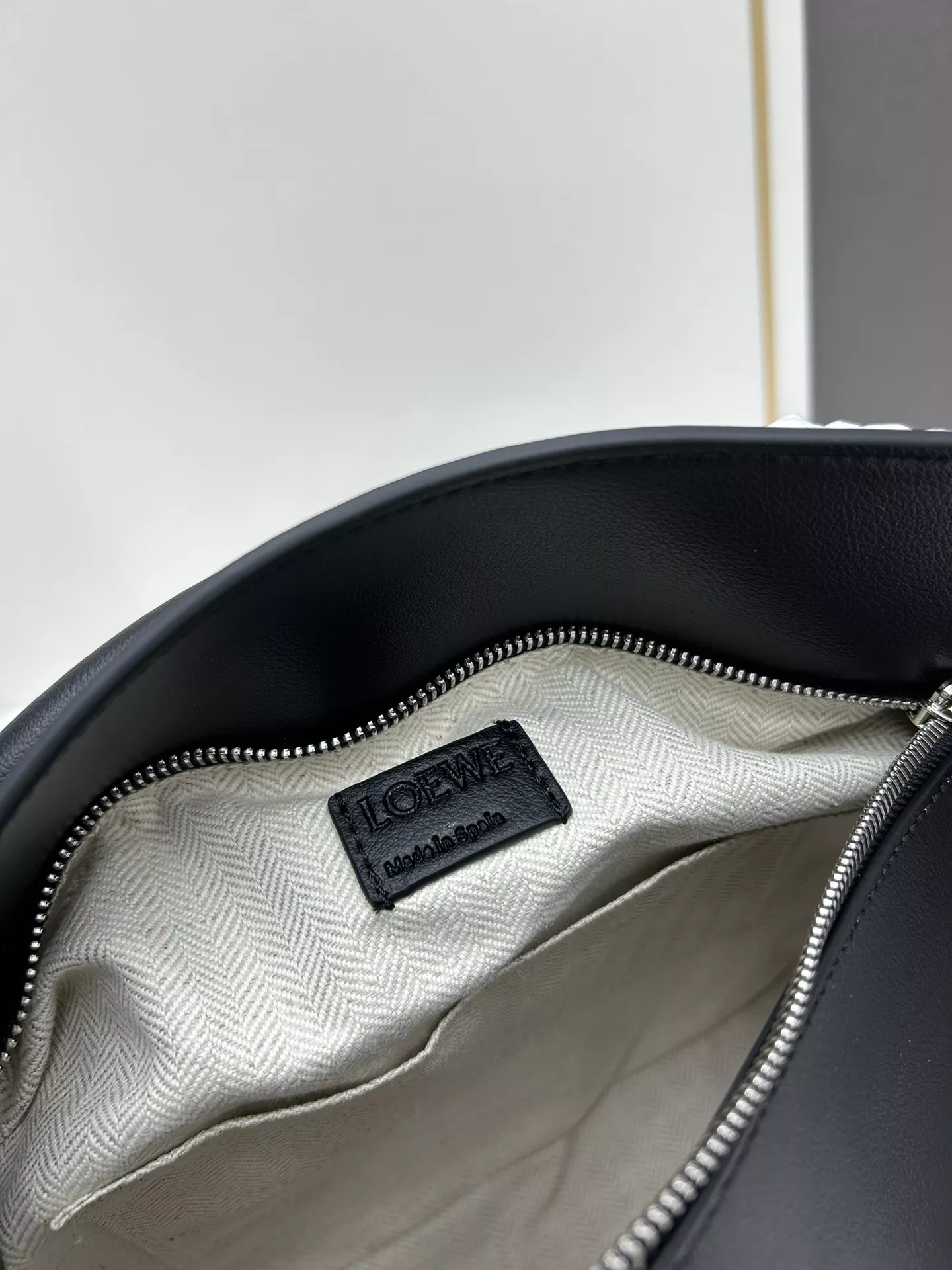 LOEWE AAA Quality Messenger Bags For Women Fashionable 1712