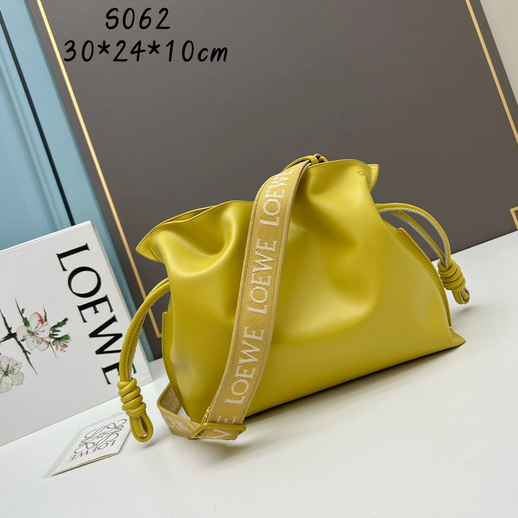 LOEWE AAA Quality Messenger Bags For Women Flexible 4143