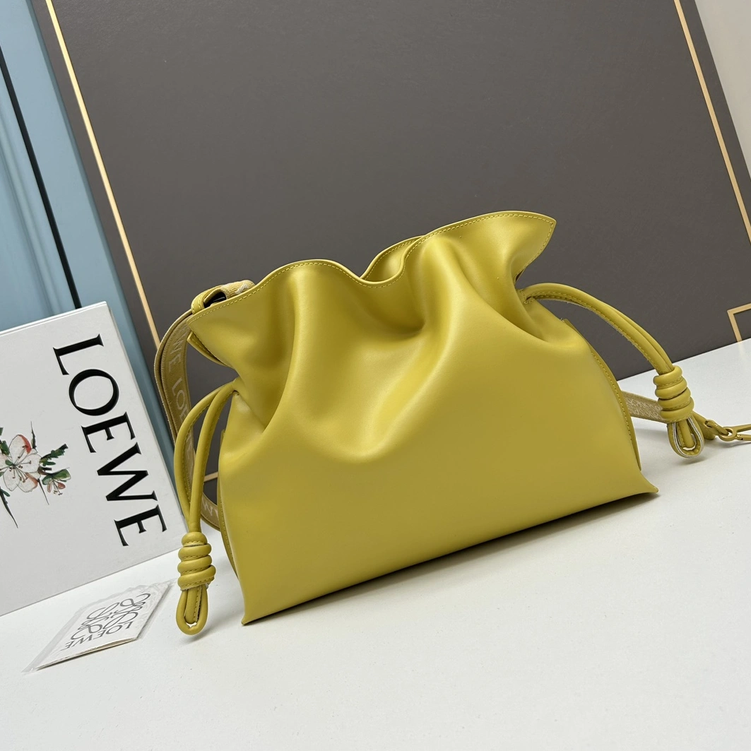 LOEWE AAA Quality Messenger Bags For Women Flexible 4143