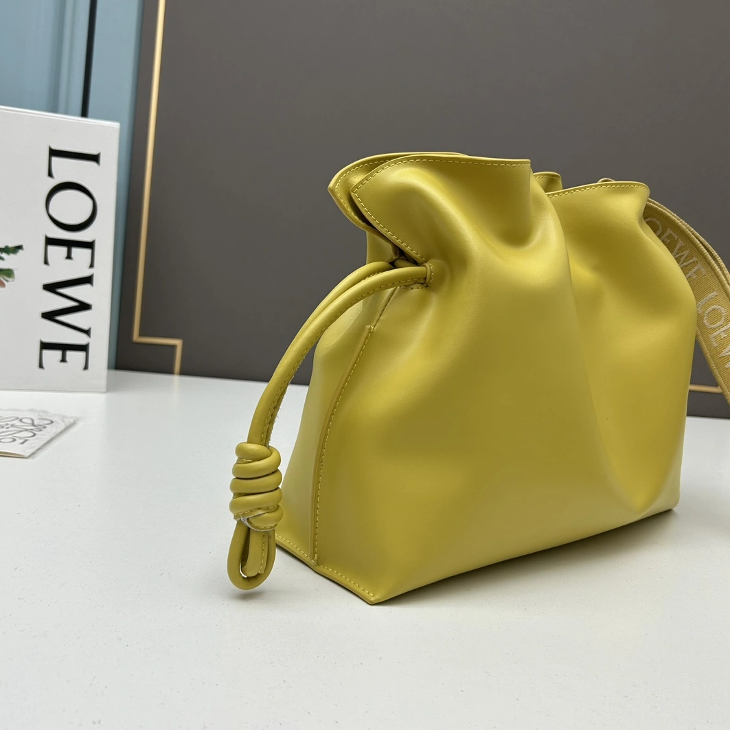 LOEWE AAA Quality Messenger Bags For Women Flexible 4143