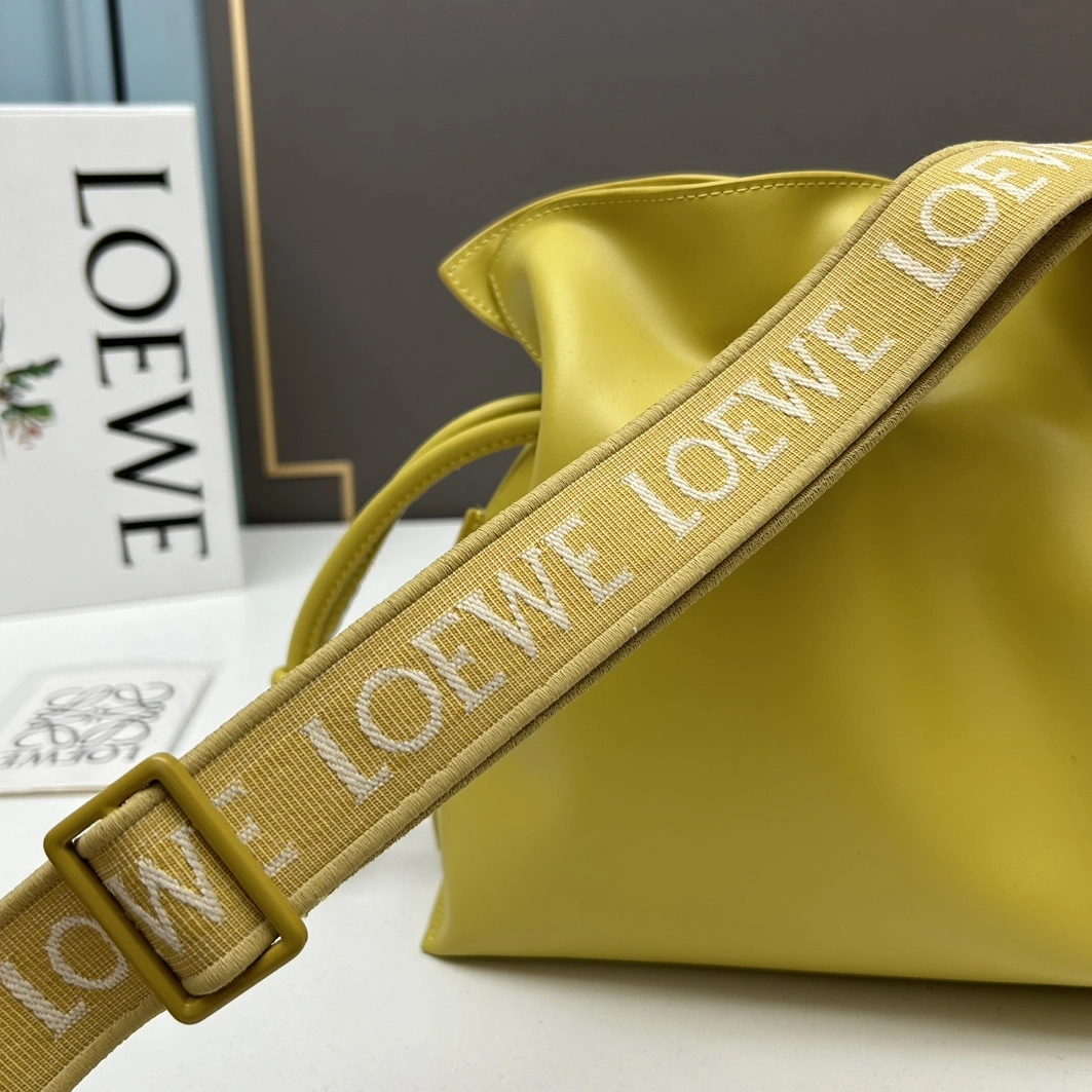 LOEWE AAA Quality Messenger Bags For Women Flexible 4143