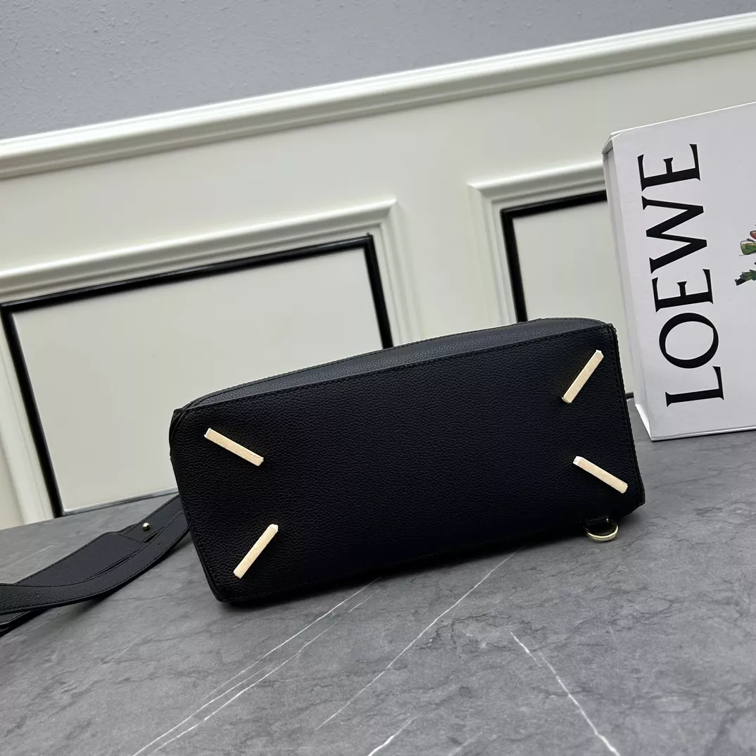LOEWE AAA Quality Messenger Bags For Women Functional 5418