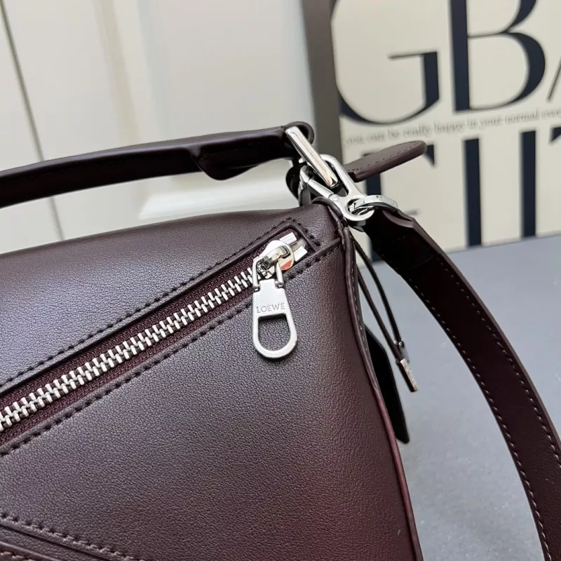 LOEWE AAA Quality Messenger Bags For Women Modern 9561