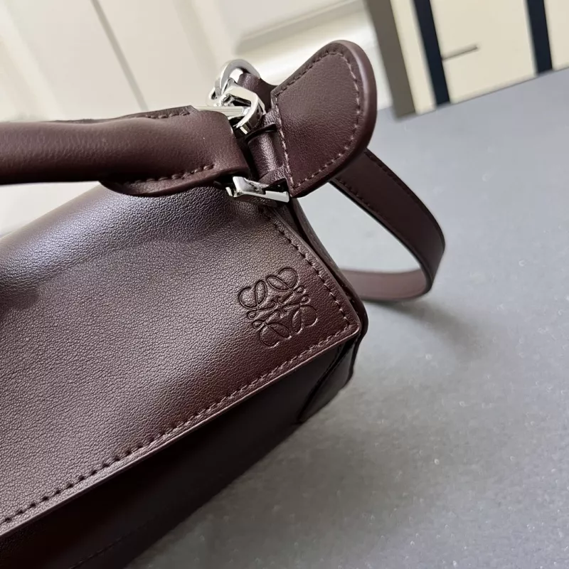 LOEWE AAA Quality Messenger Bags For Women Modern 9561
