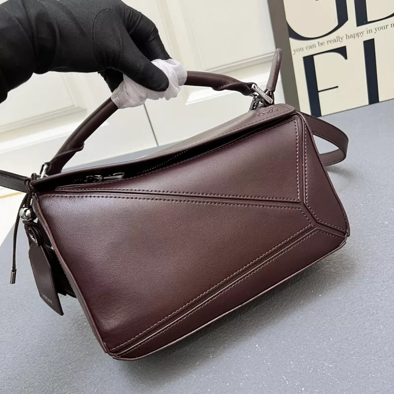 LOEWE AAA Quality Messenger Bags For Women Modern 9561