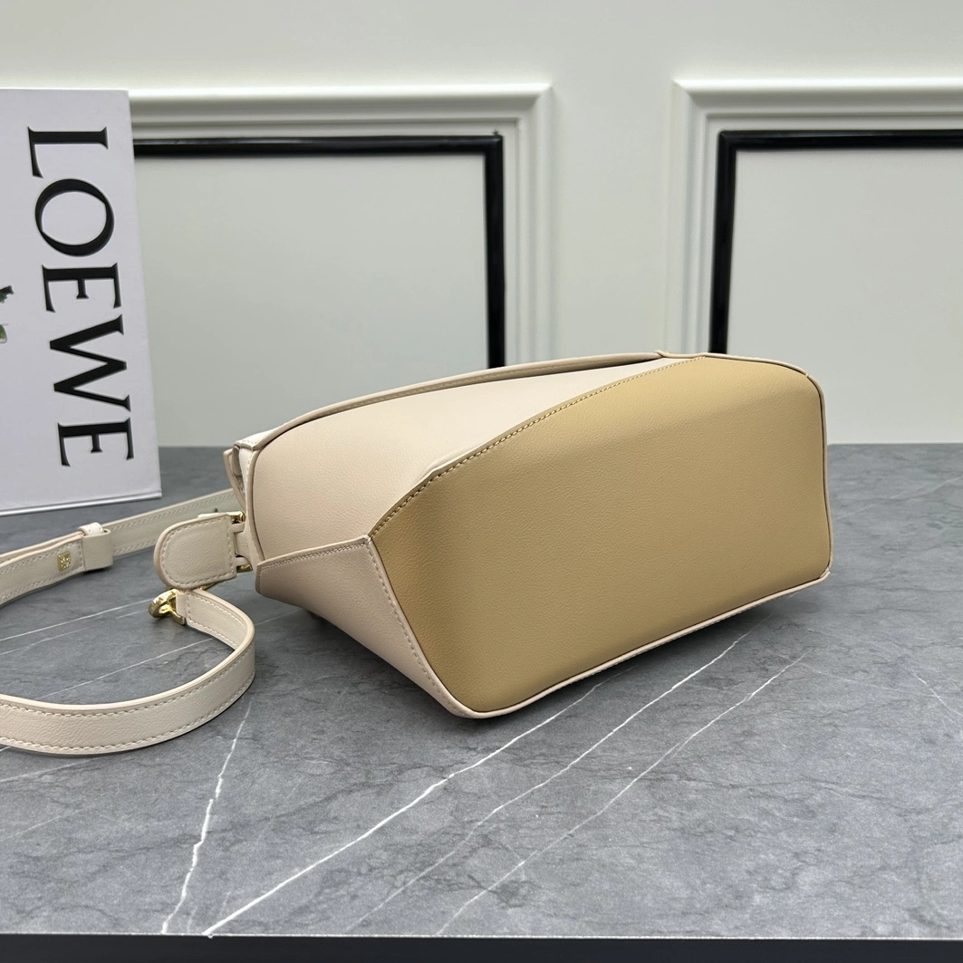 LOEWE AAA Quality Messenger Bags For Women ModernLook 4382
