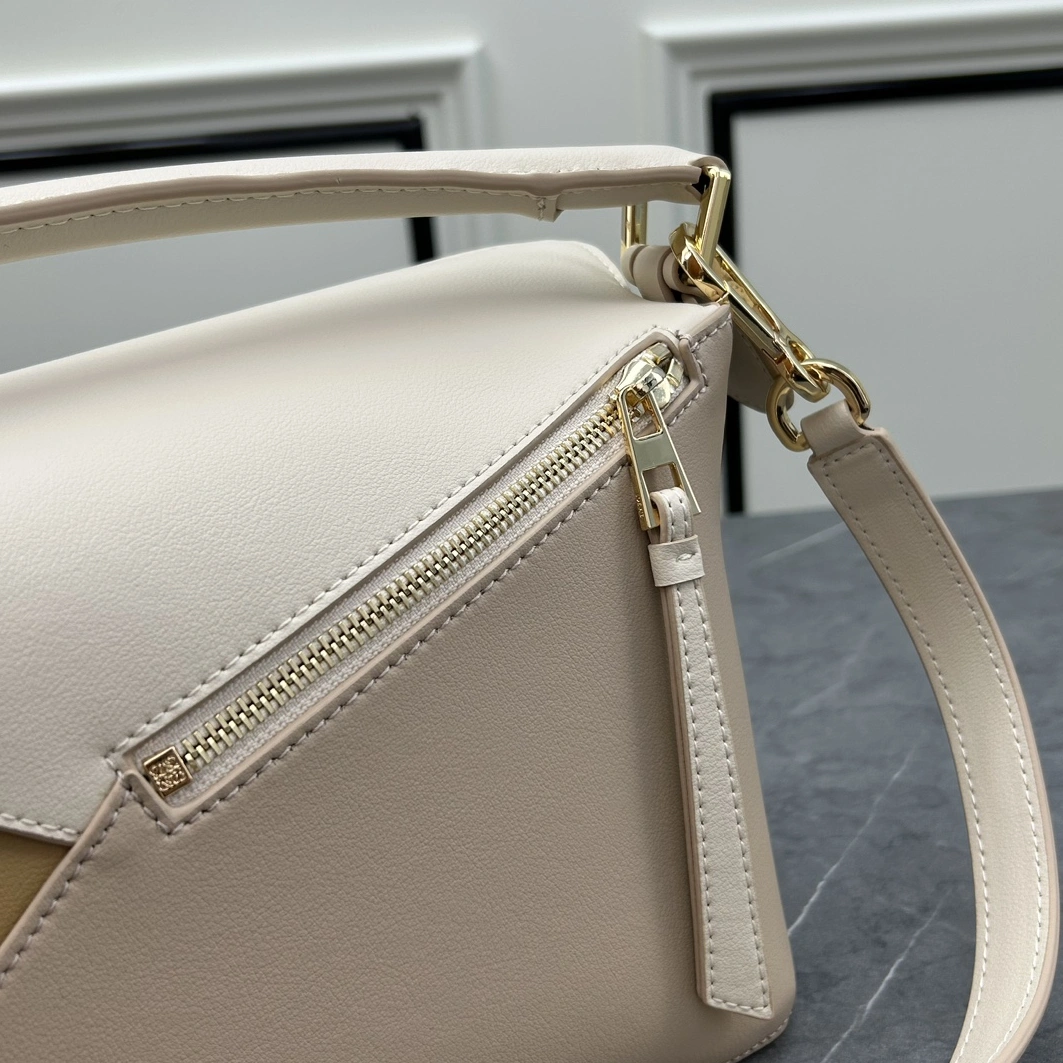 LOEWE AAA Quality Messenger Bags For Women ModernLook 4382